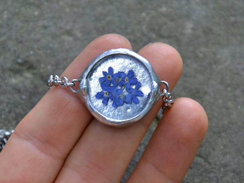 Błyszcząca bransoletka z niezapominajkami (w kolorze srebrnym)