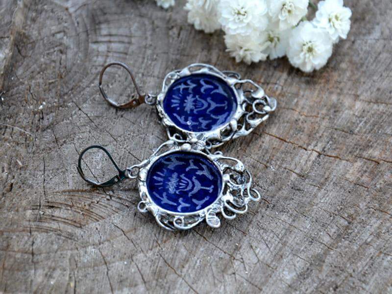 Bogato zdobione kolczyki z ręcznie grawerowanym wzorem (oprawa w kolorze ciemnego srebra)