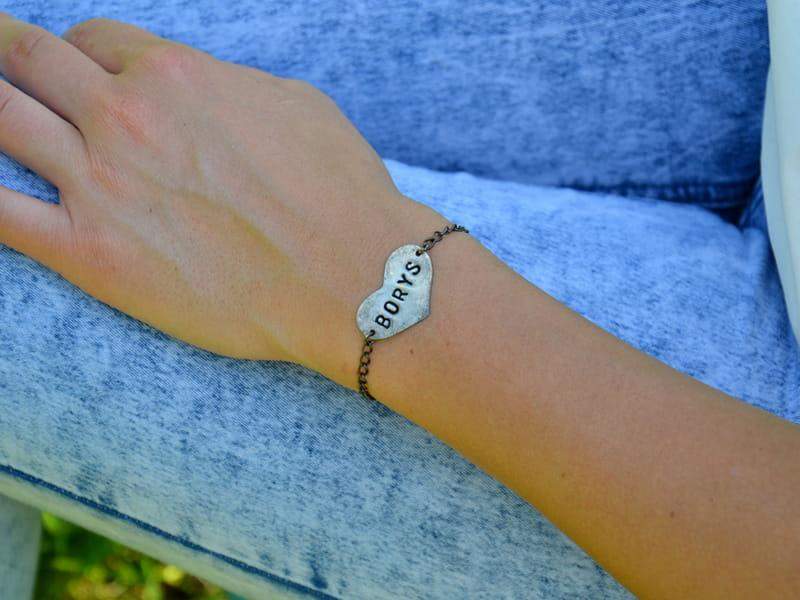 Bransoletka z imieniem w kolorze ciemnego srebra