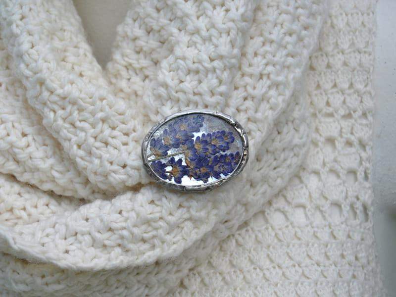 Broszka z lawendą (w kolorze ciemnego srebra)