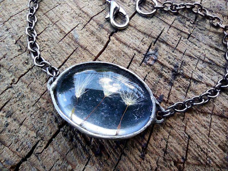 Czarna bransoletka z dmuchawcami (oprawa w kolorze ciemnego srebra)