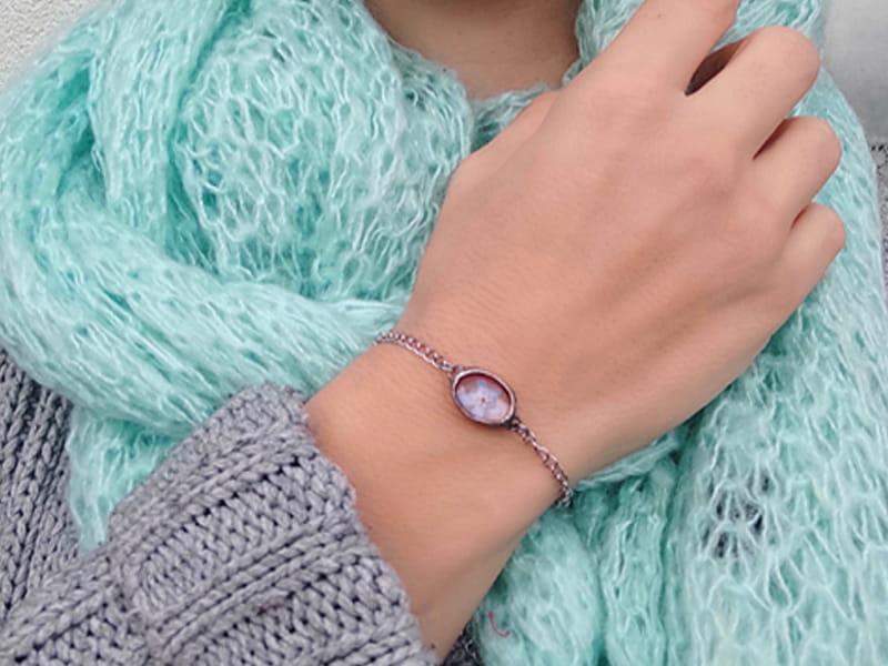 Delikatna bransoletka z niezapominajkami (z łańcuszkiem i zapięciem ze stali chirurgicznej)