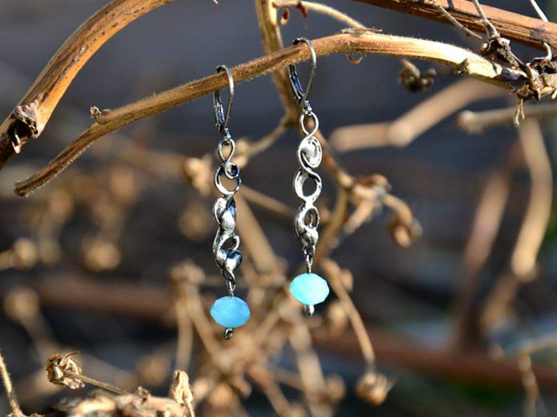 Delikatne kolczyki z topazem (oprawa w kolorze ciemnego srebra)