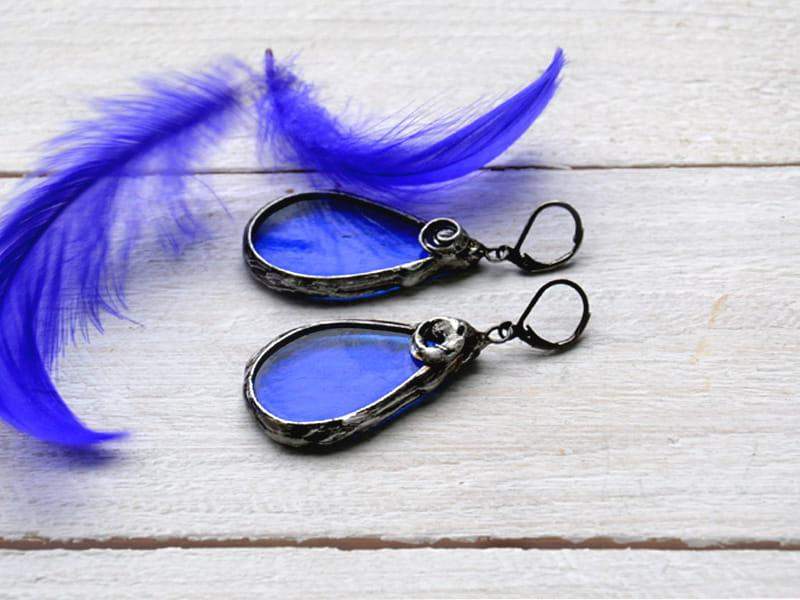 Intensywne kolczyki w granacie (oprawa w kolorze ciemnego srebra)