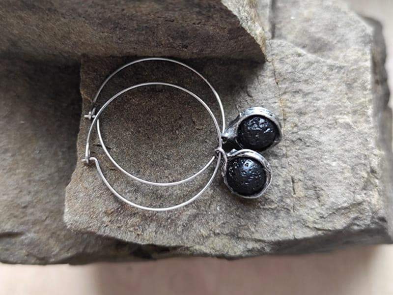 Kolczyki koła z lawą wulkaniczną (z biglami ze stali chirurgicznej)