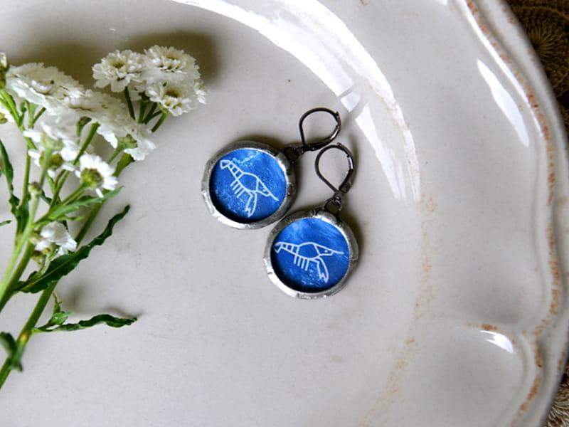 Kolczyki z grafiką "langusta na palmie" (w kolorze ciemnego srebra)