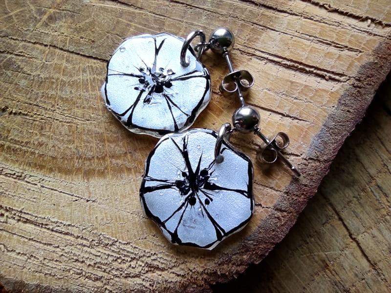 Kwiatowe kolczyki perłowe maki (na sztyftach ze stali chirurgicznej)