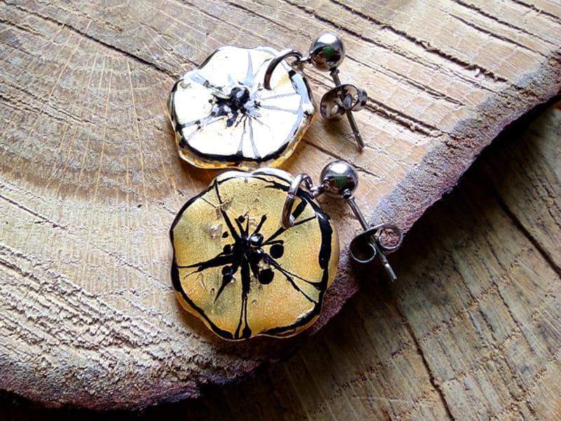 Kwiatowe kolczyki złote maki (na sztyftach ze stali chirurgicznej)