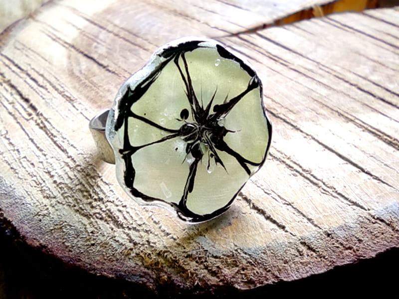 Kwiatowy pierścionek perłowy mak