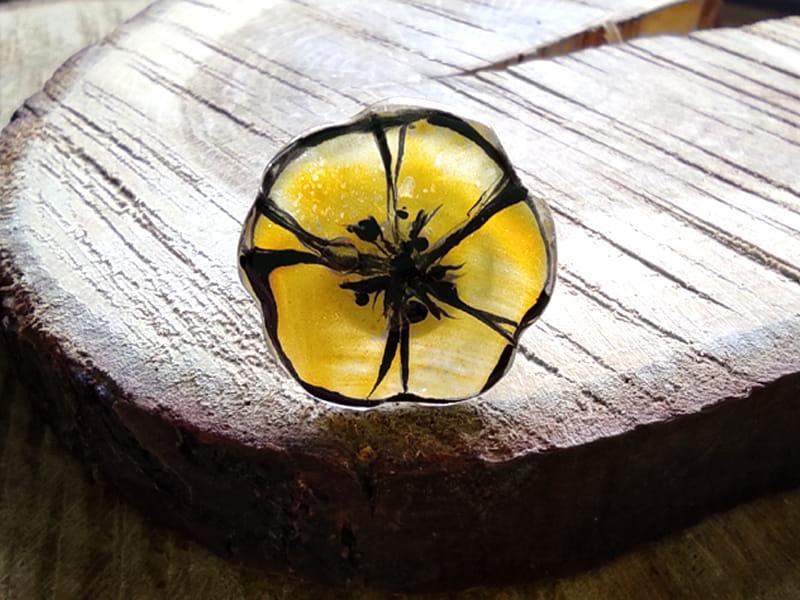 Kwiatowy pierścionek złoty mak