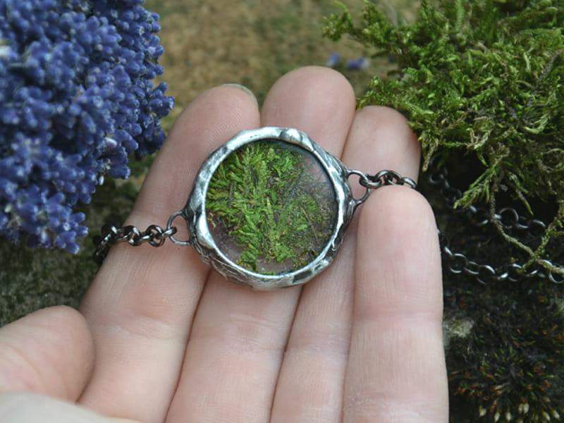 Leśna bransoletka z mchem (oprawa w kolorze ciemnego srebra)