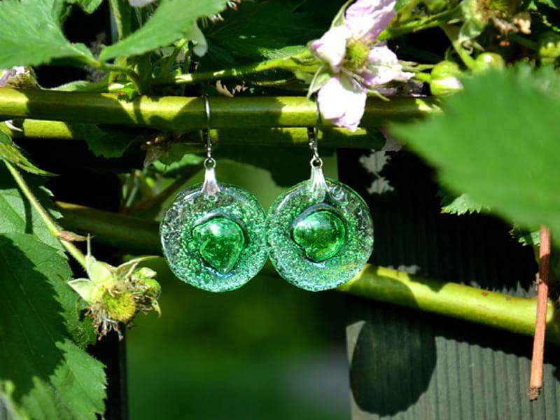 Lekkie okrągłe kolczyki z zielonymi bąbelkami