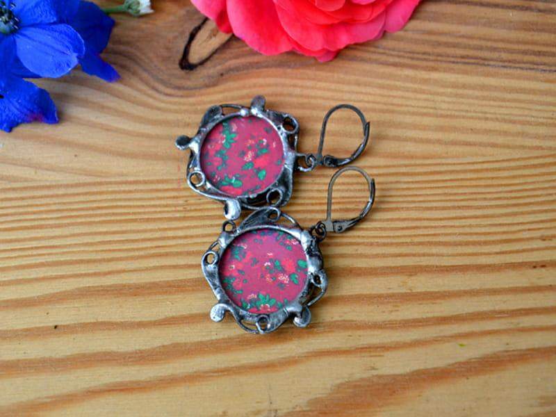 Ludowe kolczyki z motywem góralskim (oprawa w kolorze ciemnego srebra)