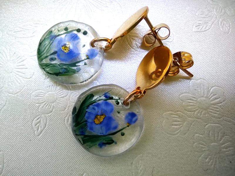 Malowane kolczyki z niezapominajkami (sztyfty ze stali chirurgicznej w kolorze złotym)