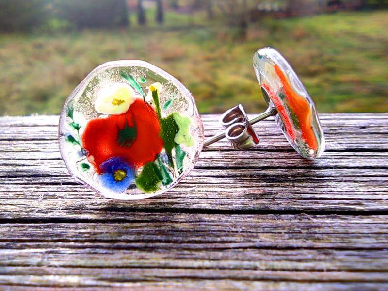 Malowane malutkie kolczyki wkrętki z makami i polnymi kwiatami (na sztyftach ze stali chirurgicznej)