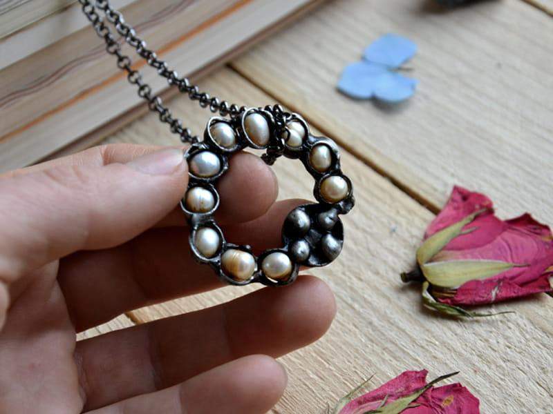 Naszyjnik dziesiątek perłowy (w kolorze ciemnego srebra)