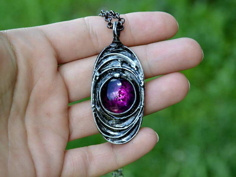 Naszyjnik opleciony fiolet (oprawa w kolorze ciemnego srebra)