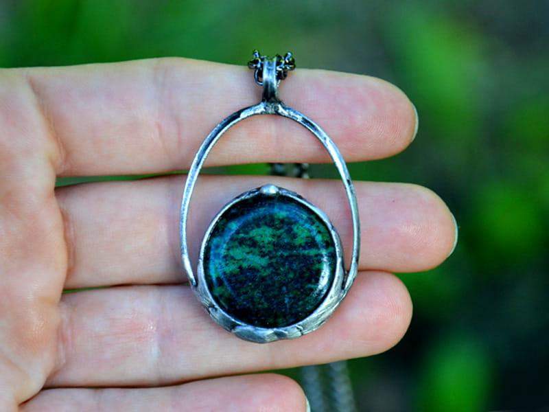 Naszyjnik z chryzokolą II (w kolorze ciemnego srebra)