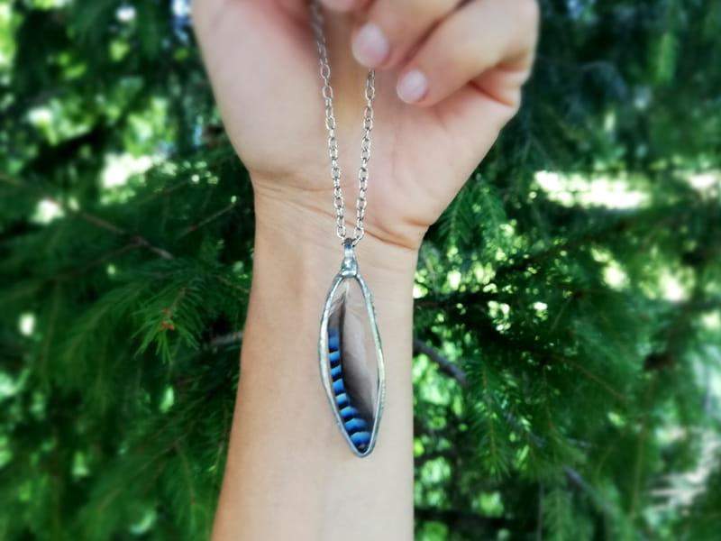 Naszyjnik z sentymentalnym piórkiem (oprawa w kolorze srebrnym)