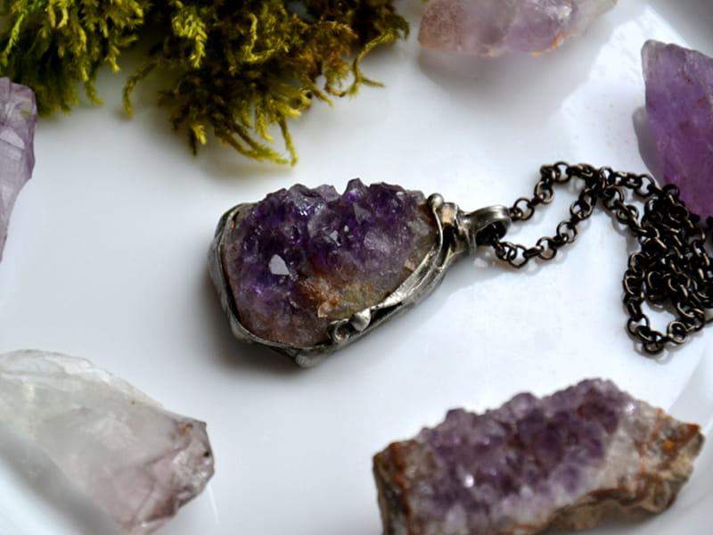 Naszyjnik z surowym ametystem
