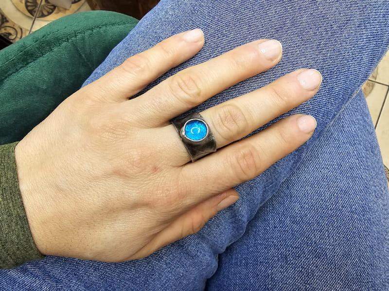 Obrączka z niebieskim oczkiem