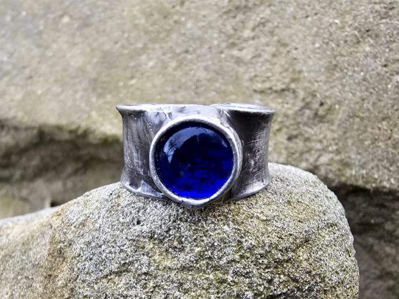 Obrączka z szafirowym oczkiem