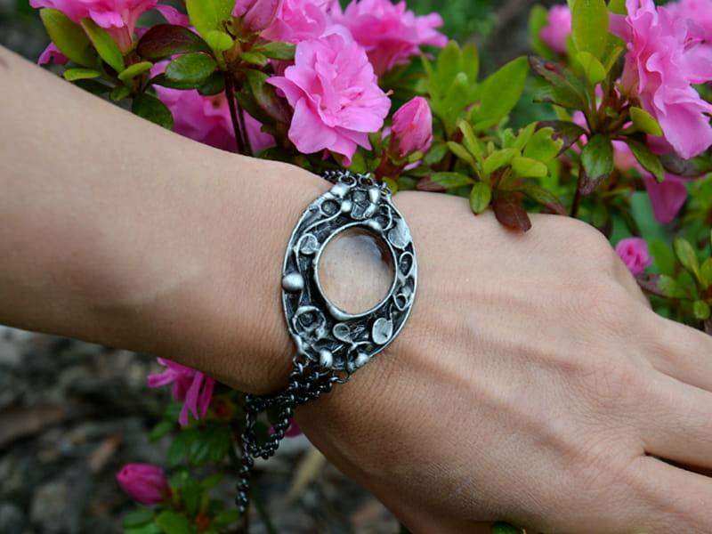 Orientalna bransoletka z bezbarwnym szkłem (w kolorze ciemnego srebra)