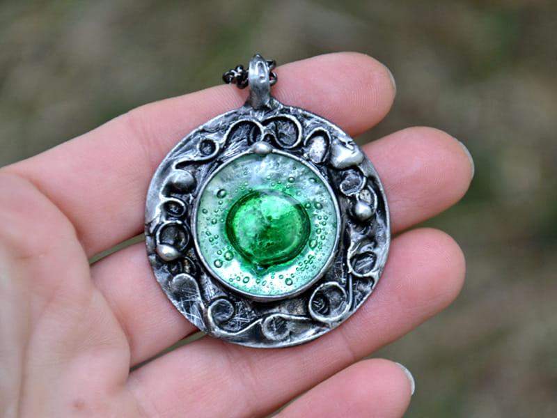 Orientalny naszyjnik w zieleni (oprawa w kolorze ciemnego srebra)