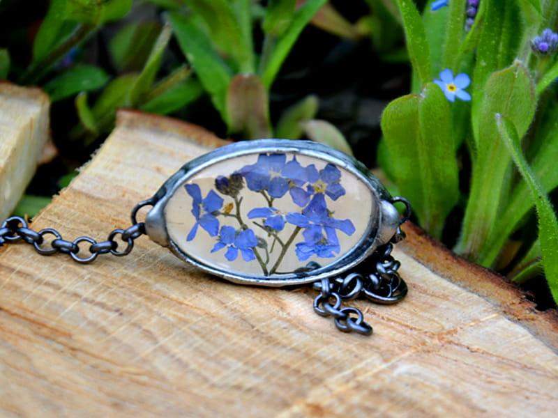 Owalna bransoletka z niezapominajkami (w kolorze ciemnego srebra)