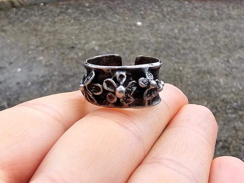 Pierścionek z gałązką niezapominajek II