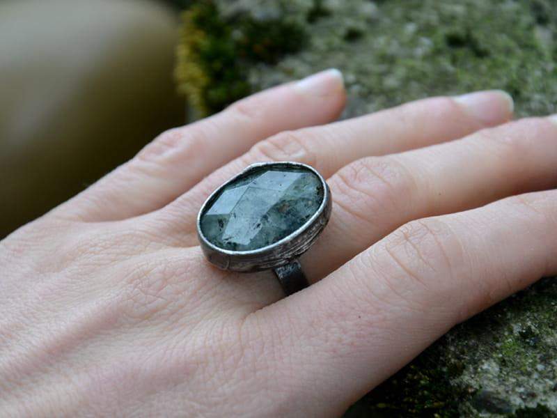 Pierścionek z jadeitem