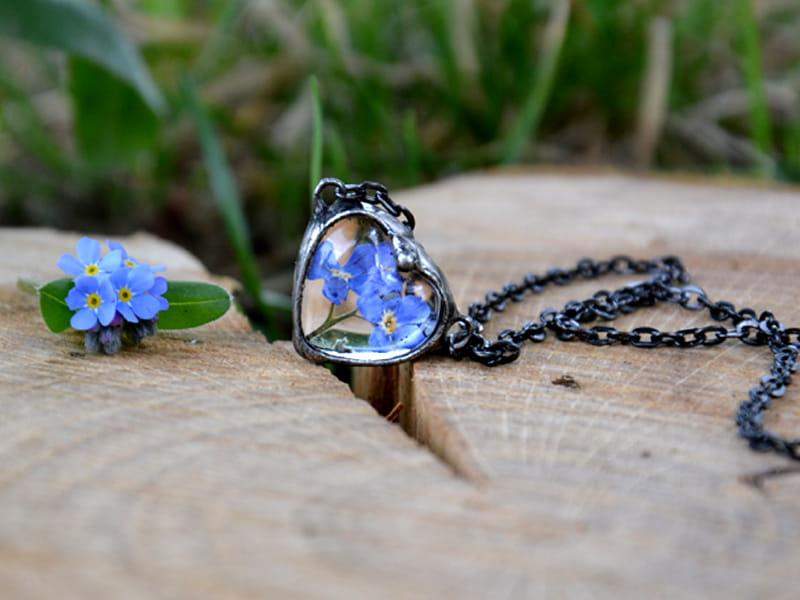 Romantyczny naszyjnik z niezapominajkami (w kolorze ciemnego srebra)