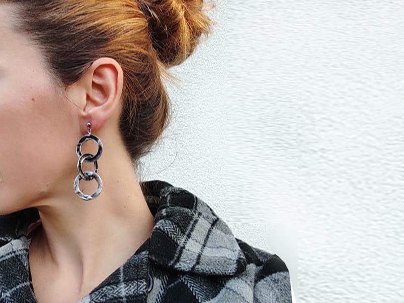 Rustykalne kolczyki kaskada kół (oprawa w kolorze ciemnego srebra)