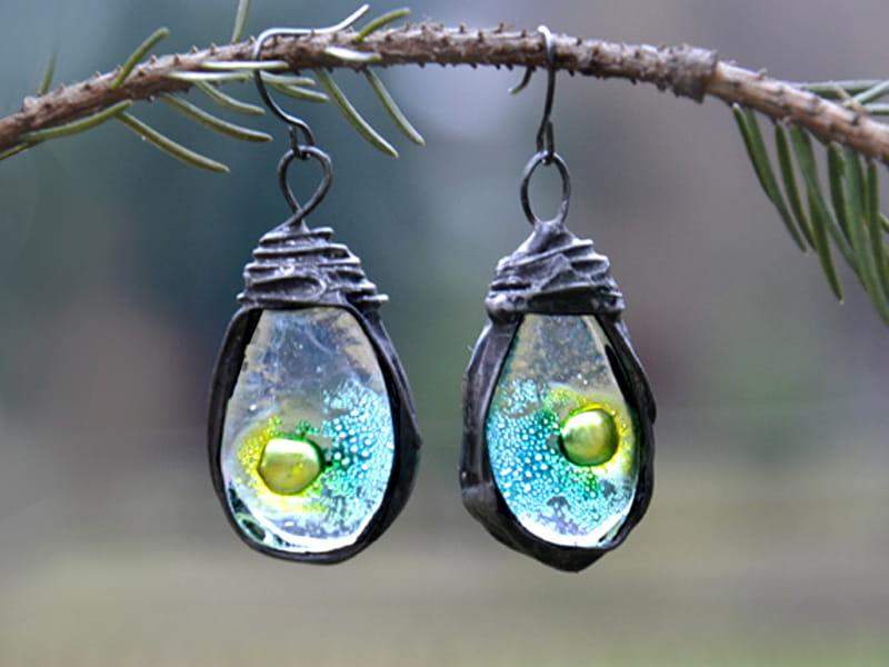 Rustykalne kolczyki krople z turkusowymi i żółtymi bąbelkami (oprawa w kolorze ciemnego srebra)