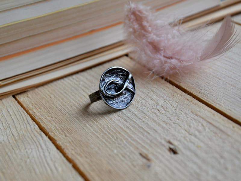 Rustykalny pierścionek z ichtys (w kolorze ciemnego srebra)