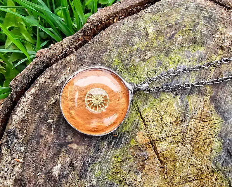 Stylowy naszyjnik z miedzianym szklem II (oprawa w kolorze ciemnego srebra)