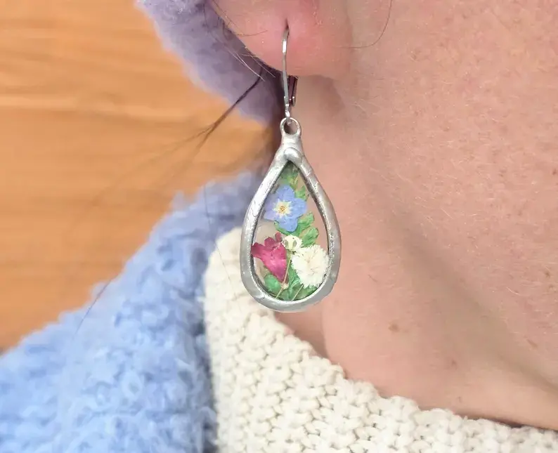 Unikalne kolczyki z wiosennymi kwiatami w kształcie kropli (z biglami  ze stali chirurgicznej)