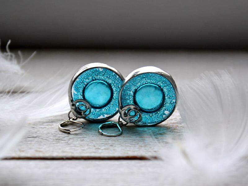 Unikatowe kolczyki z turkusowym szkłem (oprawa w kolorze srebrnym)