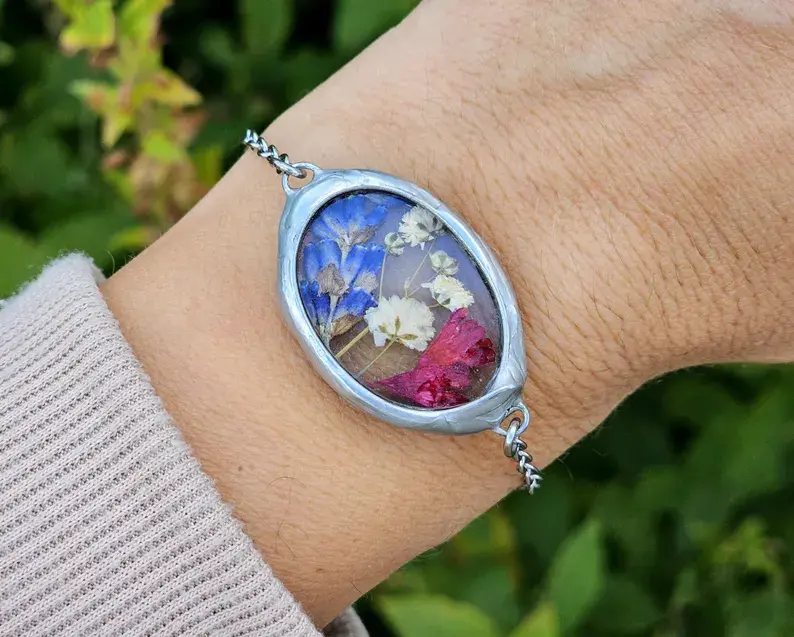 Wyjątkowa bransoletka z lawendą, gipsówką i dzwonkami (oprawa w kolorze srebrnym)