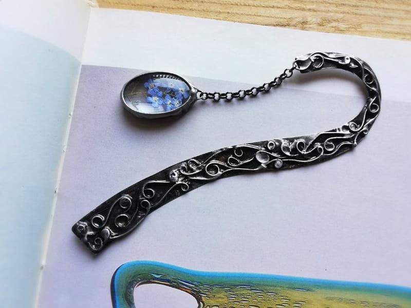 Zakładka do książki z niezapominajkami i dedykacją