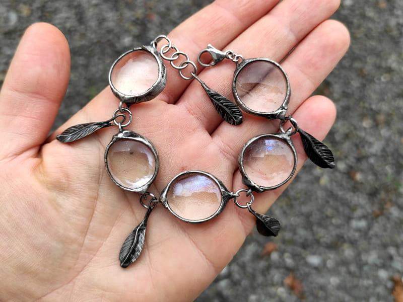 Zwiewna bransoletka w stylu boho (oprawa w kolorze ciemnego srebra)